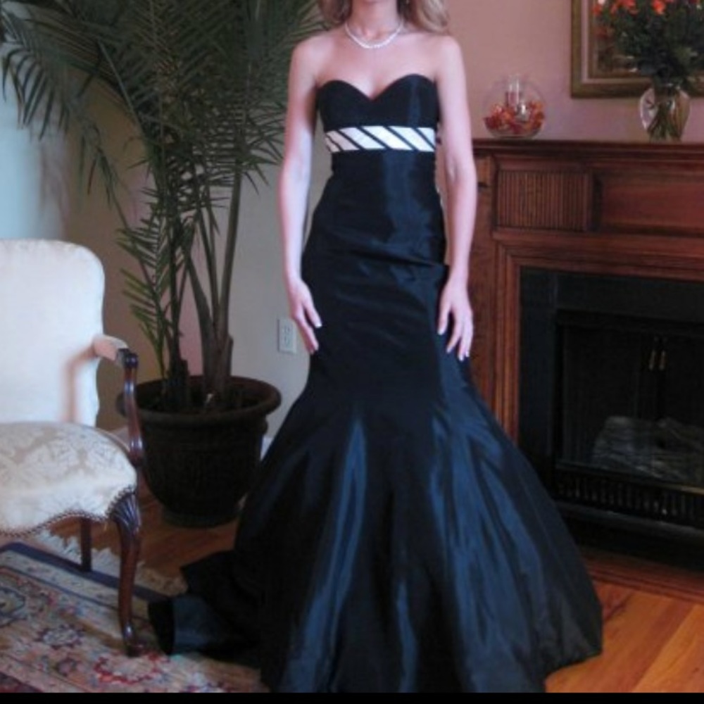Black Mermaid Prom Dress with Dramatic Bow